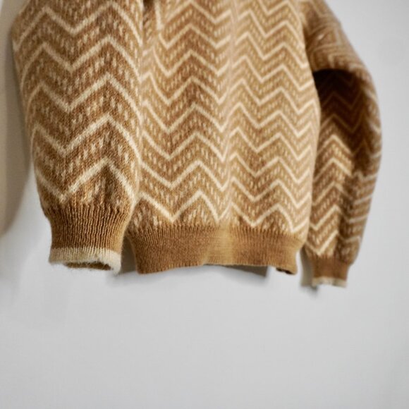 Vintage Peruvian Alpaca Wool Sweater 🐑✨ - Picture 4 of 6